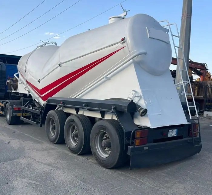 Bulk Cement & Sand Tanker Truck (Pneumatic Bulker)