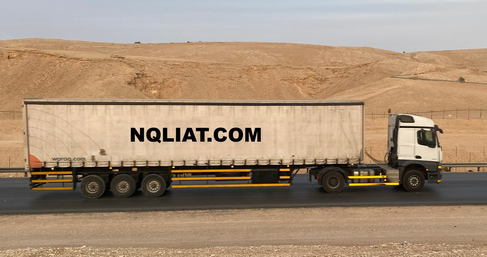Curtain Side Flatbed Truck – Weather-Protected Cargo