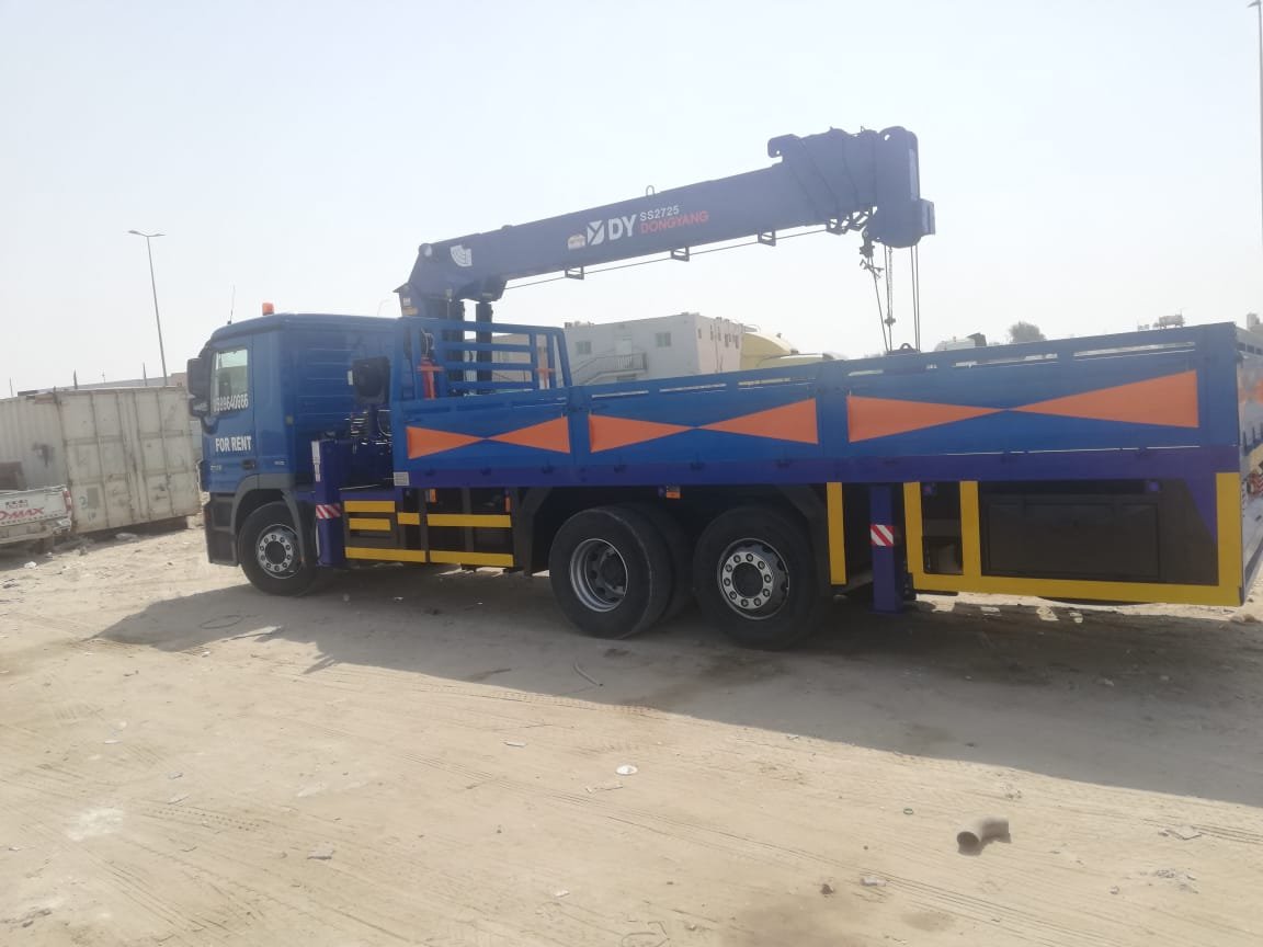 Truck available with Crane 7 Ton to Carry and Lifting Building Materials