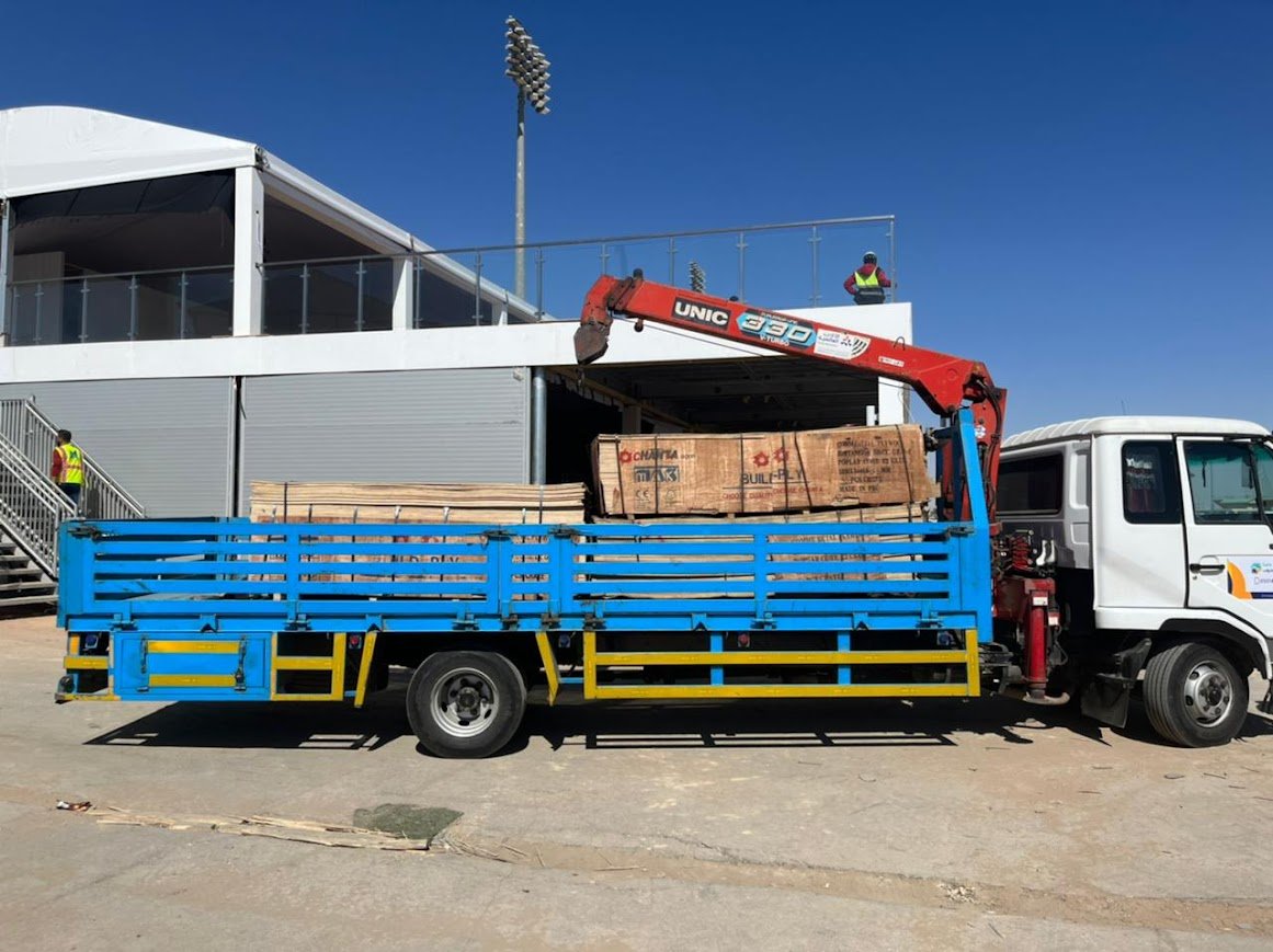 Truck witrh Crane 3 Ton Available for Loading, Freight Shipping and Transportation in Abu Dhabi and Dubai