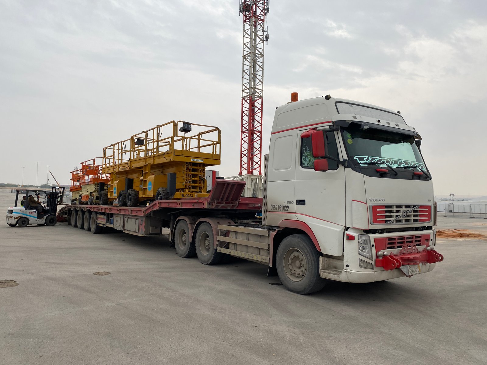 Lowbed Truck Available in Jebel Ali Port, Price Start from 550 Dirham