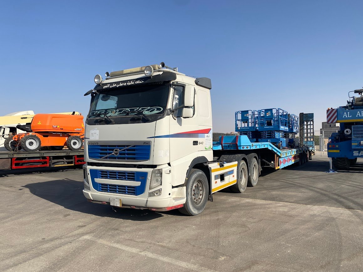 Lowbed Truck Available in UAE, Best Price for Trip 350 AED