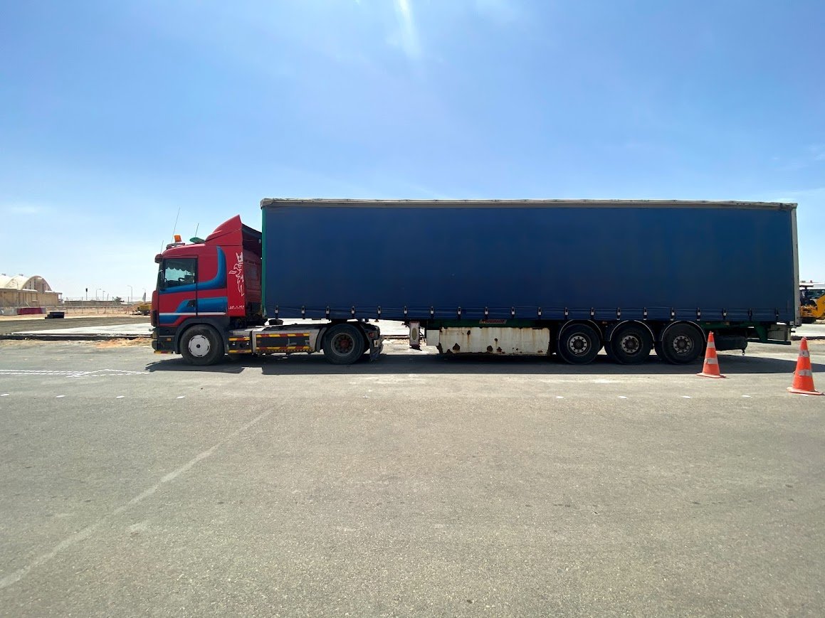 Best offer for Flatbed Truck in Dubai, Abu Dhabi and Sharjah, Prices start from 250 AED